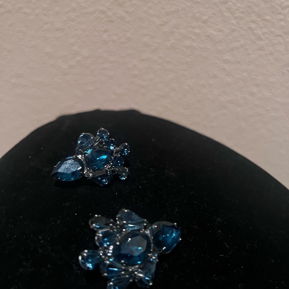 Elegant Blue Crystal Earrings - Picture 2 of 4